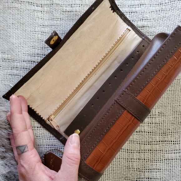 New Tuscan Designs Brown/Tan Croco Print Leather Jewelry or Pencil Roll. D-074 - Picture 5 of 12